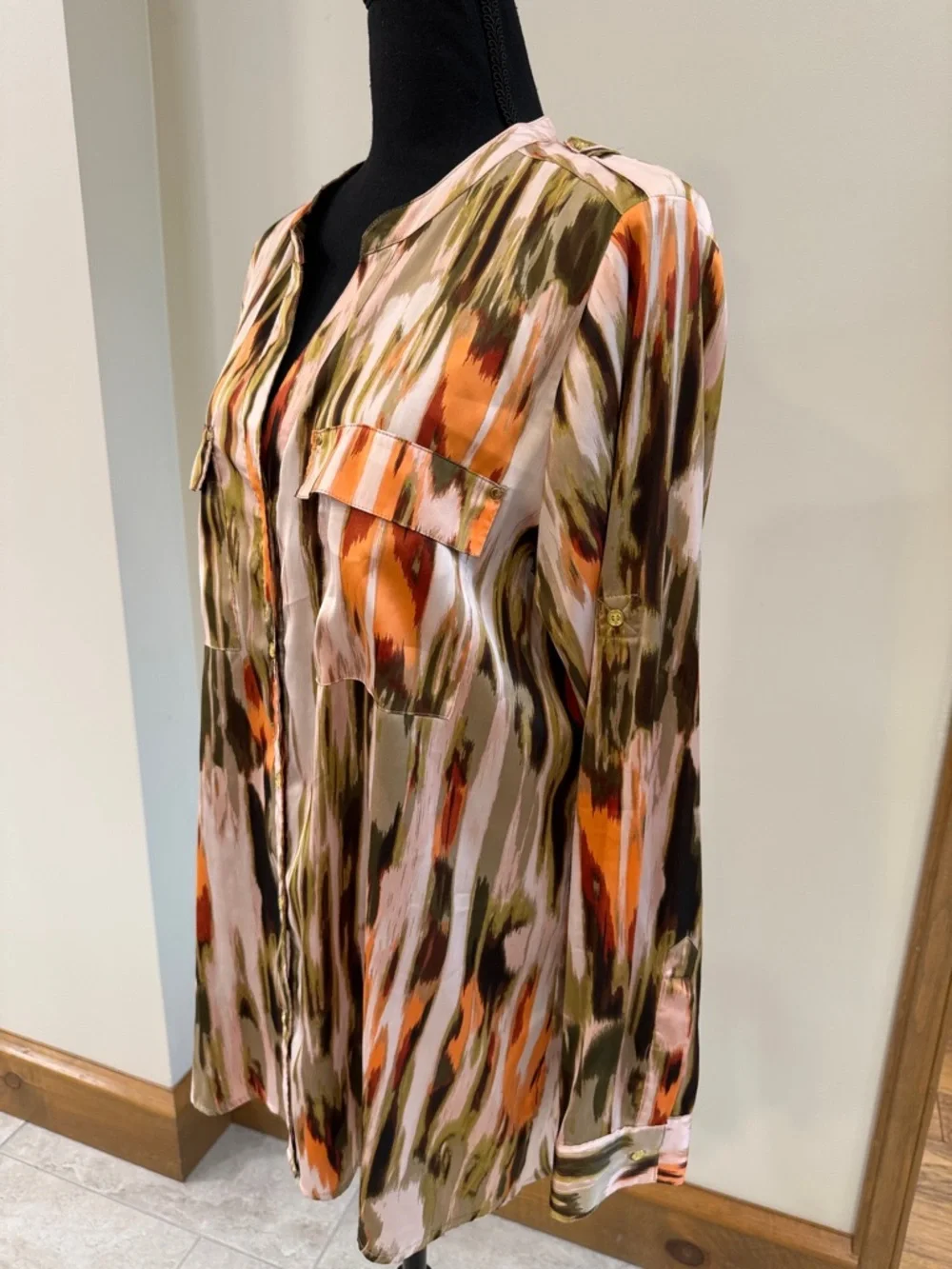 Calvin Klein Multicolored
Abstract Print Tab Sleeve Blouse size L - Picture 2 of 6